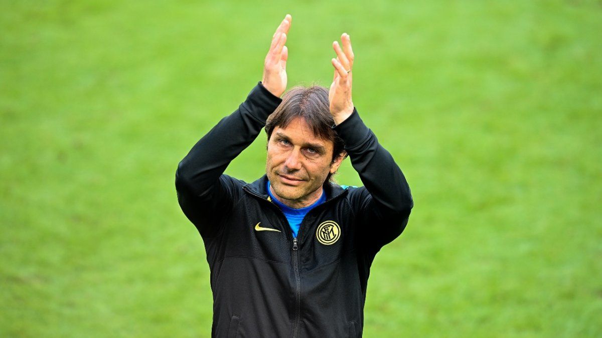 Antonio Conte rescindió contrato y dejó de ser entrenador del Inter de Italia.