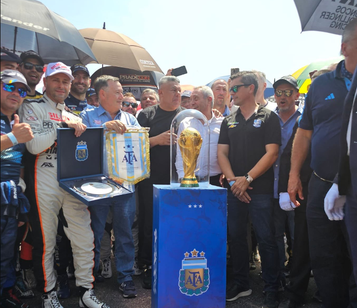 "Chiqui" Tapia dijo presente en la carrera de Turismo Carretera en Rafaela. "Chiqui" Tapia dijo presente en la carrera de Turismo Carretera en Rafaela.