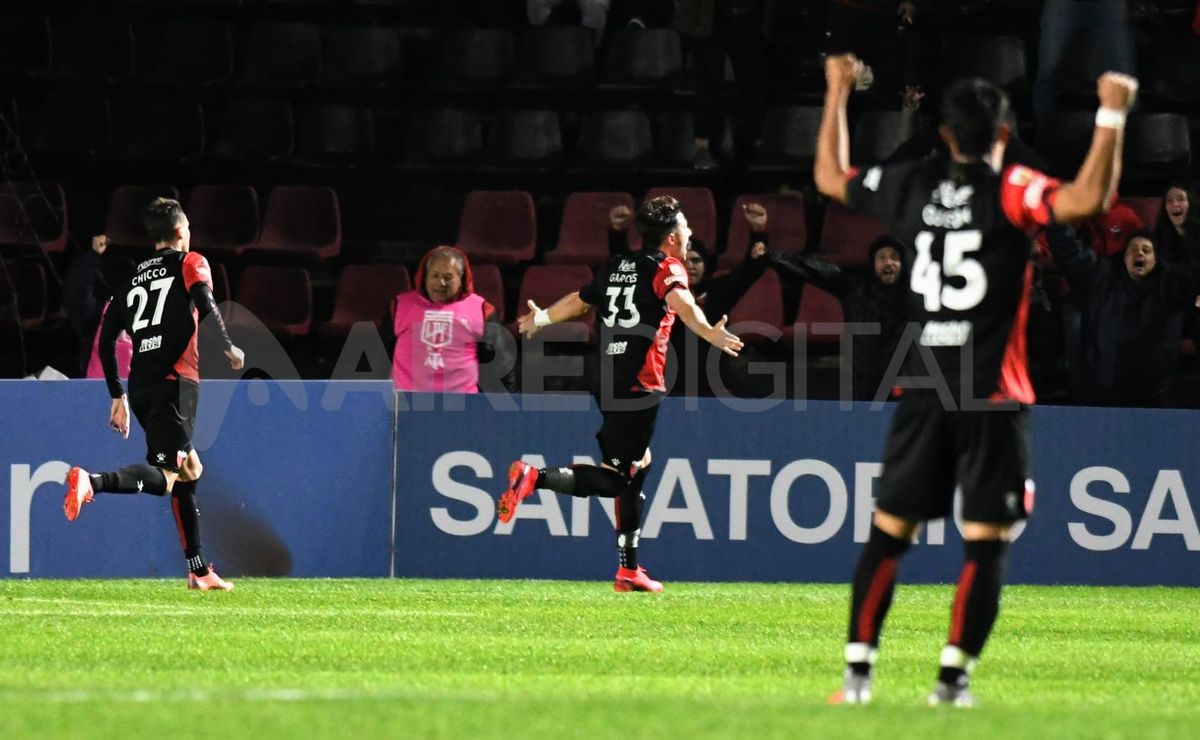 Facundo Garcés anotó el 1-1 en el marcador y celebró con la tribuna.