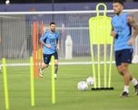 Lionel Messi entrenó a la par del grupo de la Selección Argentina mientras el entrenador define el equipo titular para enfrentar a México el sábado.