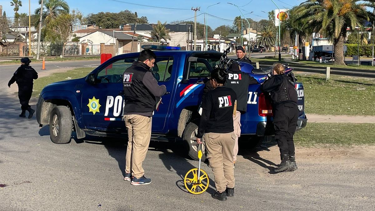 Peritos y policías durante los peritajes en el lugar donde ocurrió el accidente.