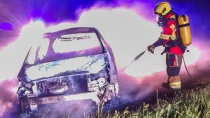 Se incendió un auto en plena ruta 10 frente al basural de Serodino