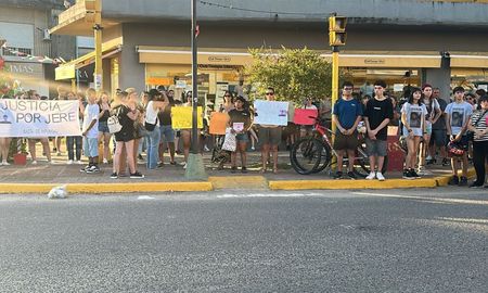 La marcha se realizó este viernes por la tarde entre las letras corpóreas y las Cinco Esquinas de Santo Tomé. La marcha se realizó este viernes por la tarde entre las letras corpóreas y las Cinco Esquinas de Santo Tomé.