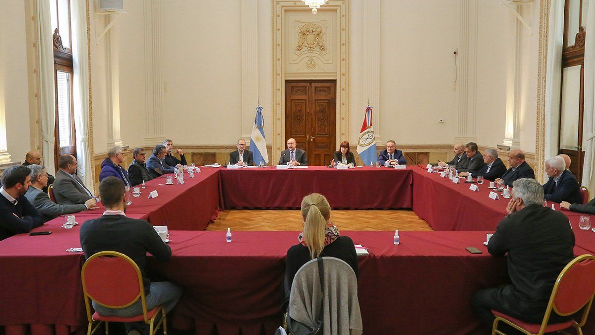 Perotti encabezó una nueva reunión con sectores empresariales