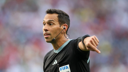 altText(Récord histórico: Argentina tendrá tres árbitros que dirigirán en el Mundial 2026)}