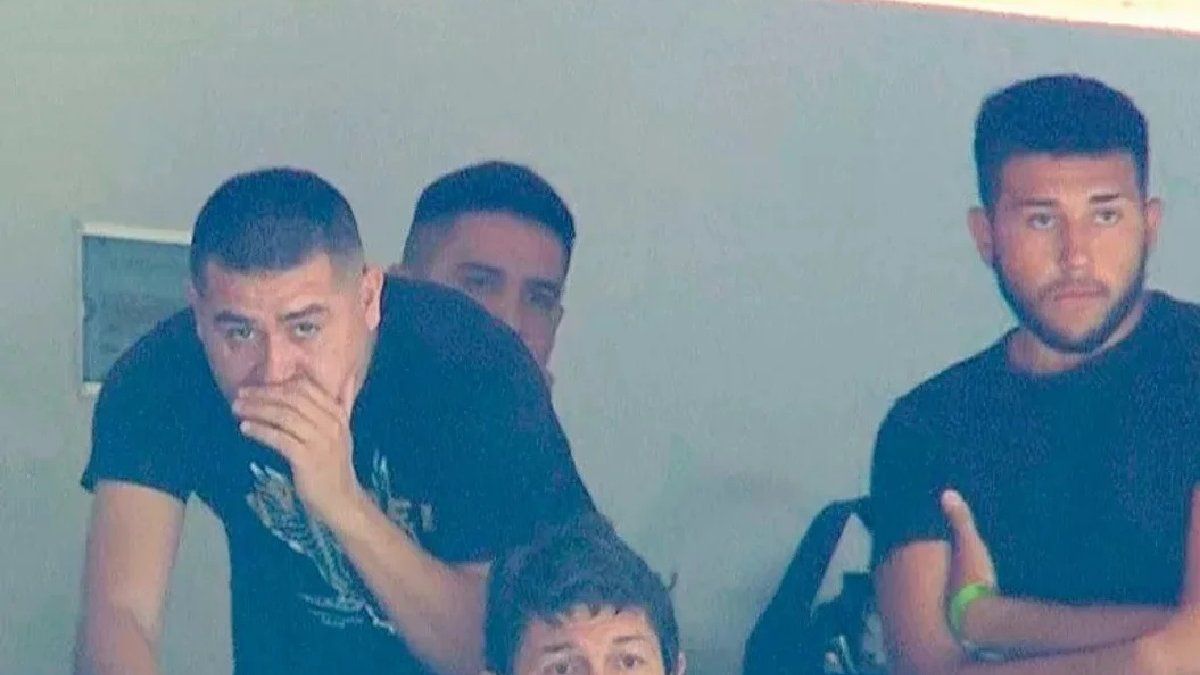 Juan Romás Riquelme y su hijo Agustín fueron citados a declarar luego de que el joven no haya cumplido con el aislamiento obligatorio tras volver de viaje.