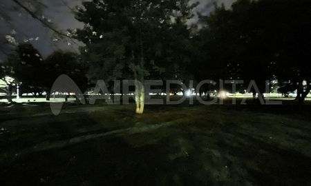 Los vecinos e integrantes de la Asociación Parque Federal manifestaron su malestar y preocupación por la falta de iluminación en dicho espacio público. Los vecinos e integrantes de la Asociación Parque Federal manifestaron su malestar y preocupación por la falta de iluminación en dicho espacio público.