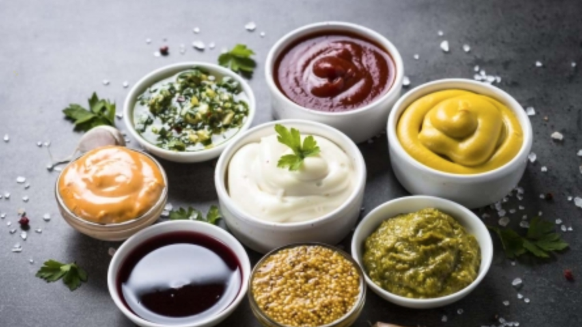 Cinco recetas de salsas de la cocina clásica que van con diferentes platos