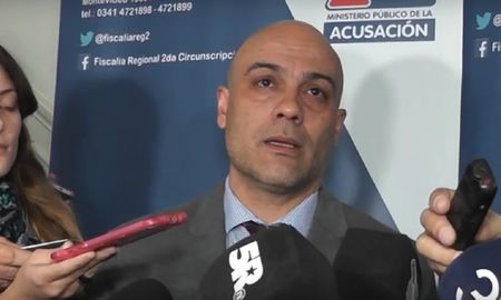 El exfuncionario del MPA había solicitado, el pasado 8 de julio, acogerse a la figura de arrepentido y brindó información detallada acerca de los vínculos estrechos que existen entre organizaciones delictivas dedicadas al juego clandestino con la política y la Justicia. El exfuncionario del MPA había solicitado, el pasado 8 de julio, acogerse a la figura de arrepentido y brindó información detallada acerca de los vínculos estrechos que existen entre organizaciones delictivas dedicadas al juego clandestino con la política y la Justicia.