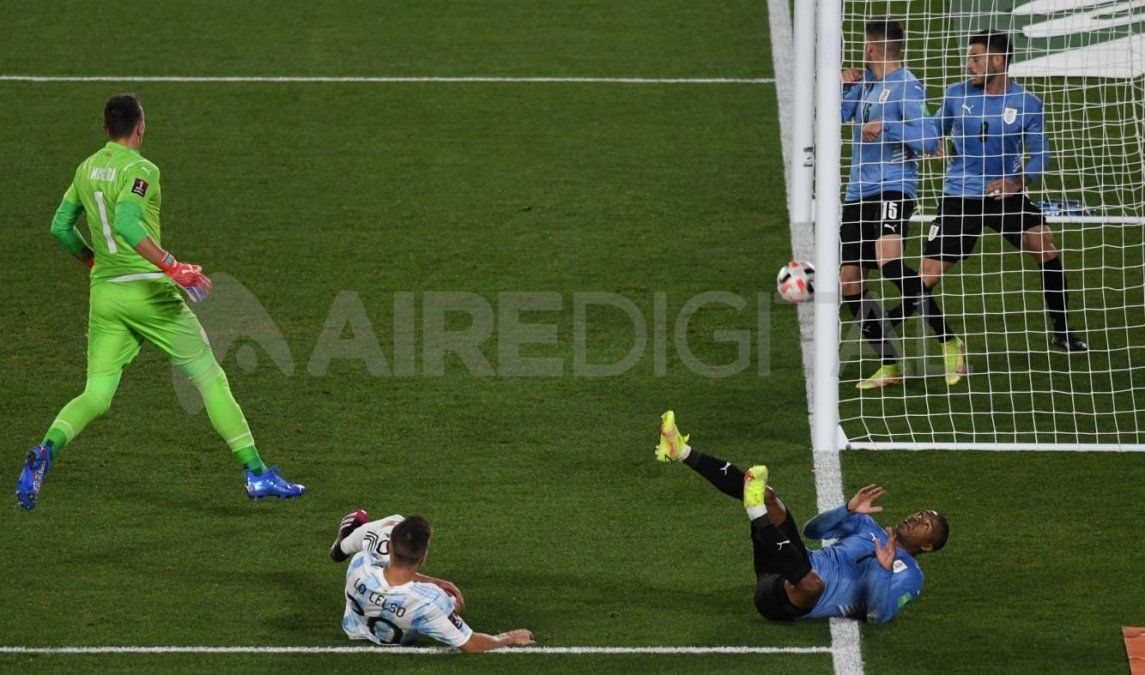 La Selección Argentina juegan ante Uruguay por la fecha 5 de las Eliminatorias Sudamericanas.