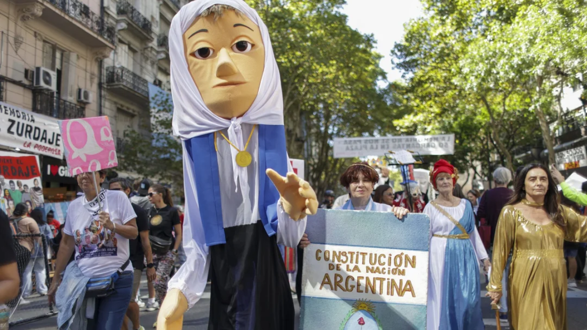 Agrupaciones de Derechos Humanos, políticas y sindicales marchan en todo el país a 50 años del golpe Agrupaciones de Derechos Humanos, políticas y sindicales marchan en todo el país a 50 años del golpe
