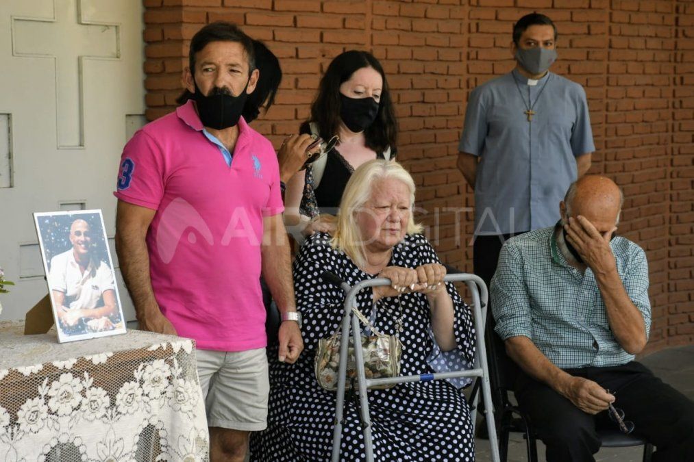 La familia de Juan Carlos Chiocca participó del abrazo simbólico.