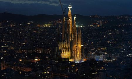 El papa León XIV inauguró oficialmente la basílica de la Sagrada Familia en Barcelona tras más de 140 años de construcción. El papa León XIV inauguró oficialmente la basílica de la Sagrada Familia en Barcelona tras más de 140 años de construcción.