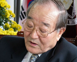 El científico surcoreano Ho Wang Lee en su laboratorio, donde logró aislar el hantavirus en 1976. El científico surcoreano Ho Wang Lee en su laboratorio, donde logró aislar el hantavirus en 1976.