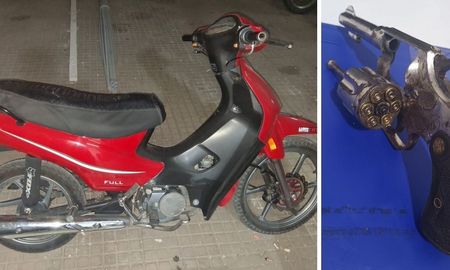 Secuestraron una moto y un arma tras un tiroteo en barrio Centenario Secuestraron una moto y un arma tras un tiroteo en barrio Centenario