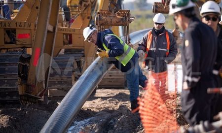 Gasoducto Metropolitano: finalizó el cruce y comienzan a colocar los caños . Gasoducto Metropolitano: finalizó el cruce y comienzan a colocar los caños .