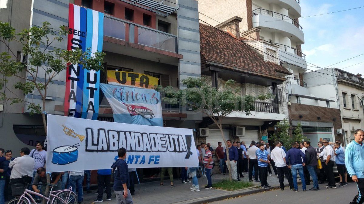 Los choferes de colectivos se manifiestan en Santa Fe.&nbsp;