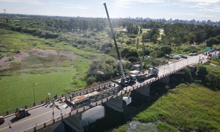 Desde el municipio de Santo Tomé aseguraron que los trabajos de instalación del puente Bailey concluirán el miércoles. Desde el municipio de Santo Tomé aseguraron que los trabajos de instalación del puente Bailey concluirán el miércoles.