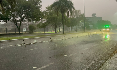 lluvia intensa, viento y alerta en santa fe: las imagenes de la tormenta en la ciudad lluvia intensa, viento y alerta en santa fe: las imagenes de la tormenta en la ciudad