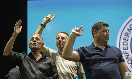 La CGT rechazó este miércoles el laudo que fija el Salario Mínimo, Vital y Móvil (SMVM) en $328.400. La CGT rechazó este miércoles el laudo que fija el Salario Mínimo, Vital y Móvil (SMVM) en $328.400.