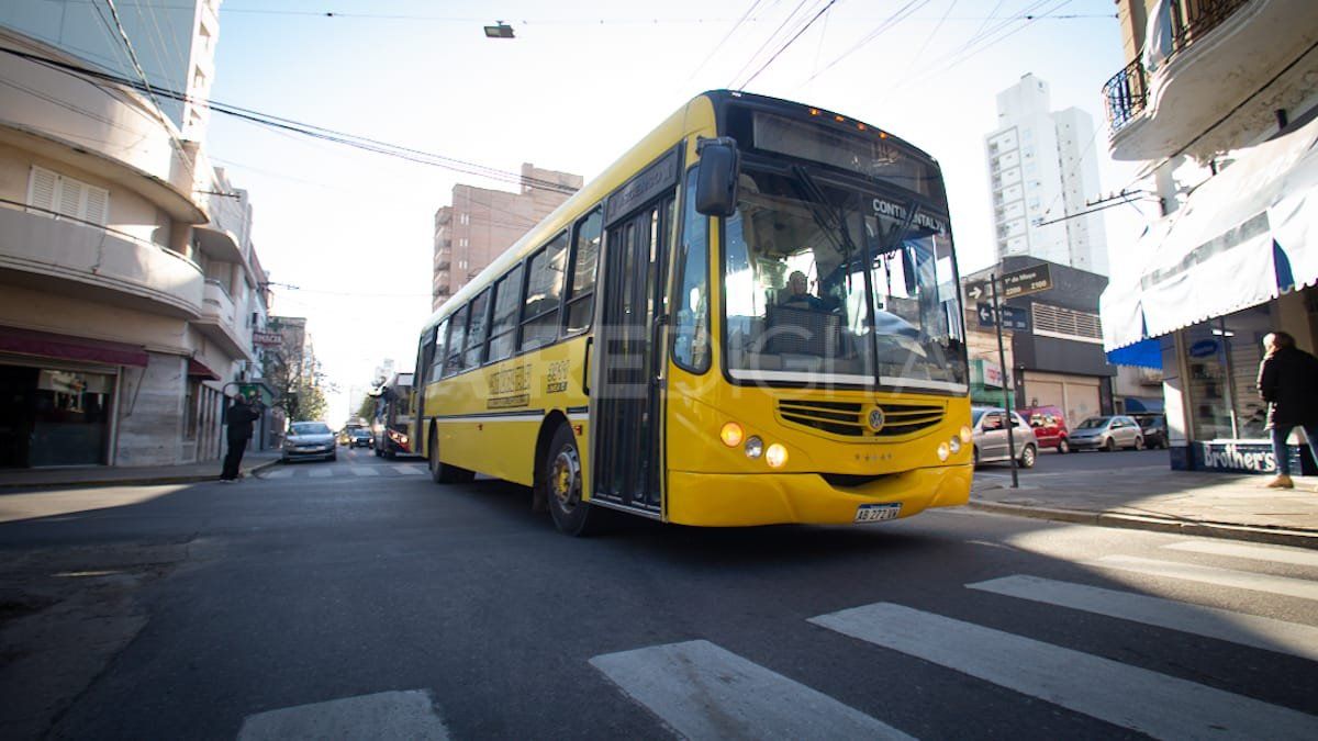 Los choferes de colectivos se reunieron en Casa de Gobierno