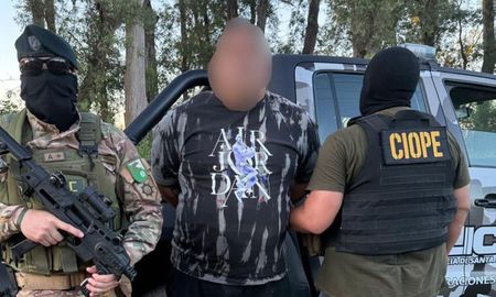 Detuvieron cerca de Rosario a Luis Palavecino, un peligroso delincuente vinculado a la banda de Los Menores. Detuvieron cerca de Rosario a Luis Palavecino, un peligroso delincuente vinculado a la banda de Los Menores.
