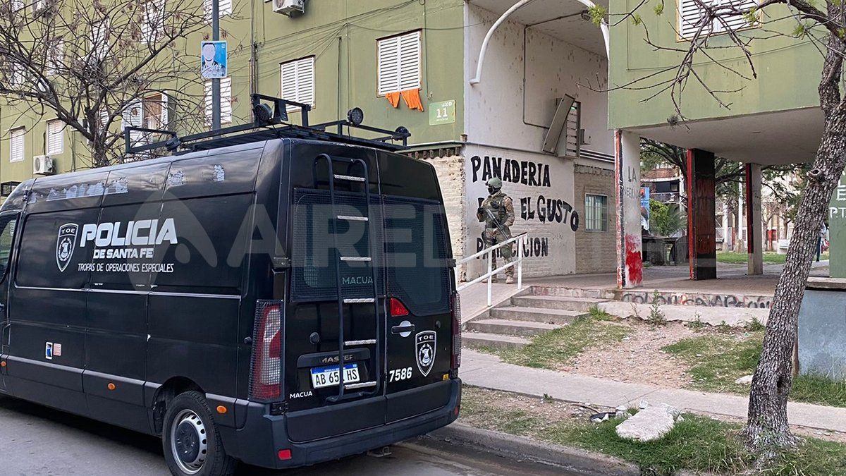 Los allanamientos para dar con el jefe de la barra La Negrada comenzaron en horas de la mañana.&nbsp;