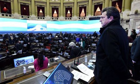 Los diputados de Juntos por el Cambio se presentaron a la sesión convocada por el oficialismo este martes. Los diputados de Juntos por el Cambio se presentaron a la sesión convocada por el oficialismo este martes.