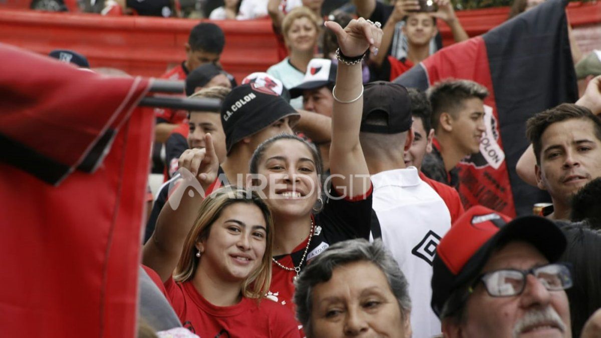 Las 37 mejores fotos de la multitudinaria despedida al plantel de Colón