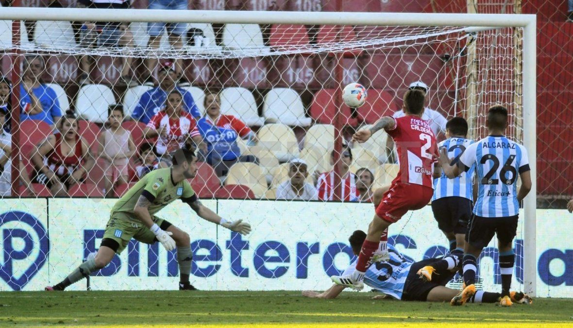 Franco Calderón definió de media vuelta y puso el 1-0 en el partido.