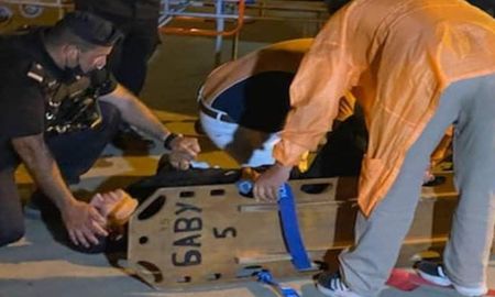 El empleado policial sufrió una fractura en su pierna izquierda. El empleado policial sufrió una fractura en su pierna izquierda.