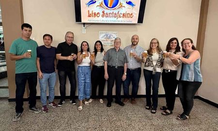 Bowling Club El Clásico luce desde este viernes una placa que lo incorpora al circuito del liso santafesino. Bowling Club El Clásico luce desde este viernes una placa que lo incorpora al circuito del liso santafesino.