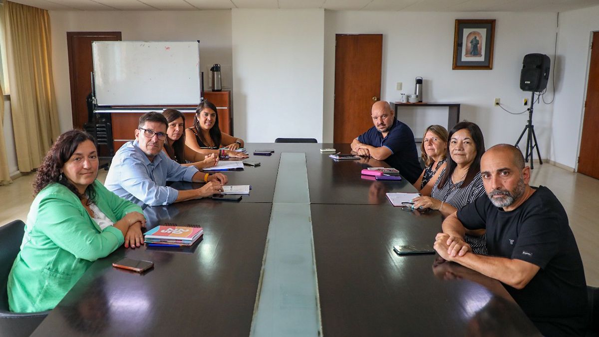 Los encuentros tuvieron lugar este viernes 24 de enero en las oficinas de la cartera educativa de la ciudad de Santa Fe. Los encuentros tuvieron lugar este viernes 24 de enero en las oficinas de la cartera educativa de la ciudad de Santa Fe.