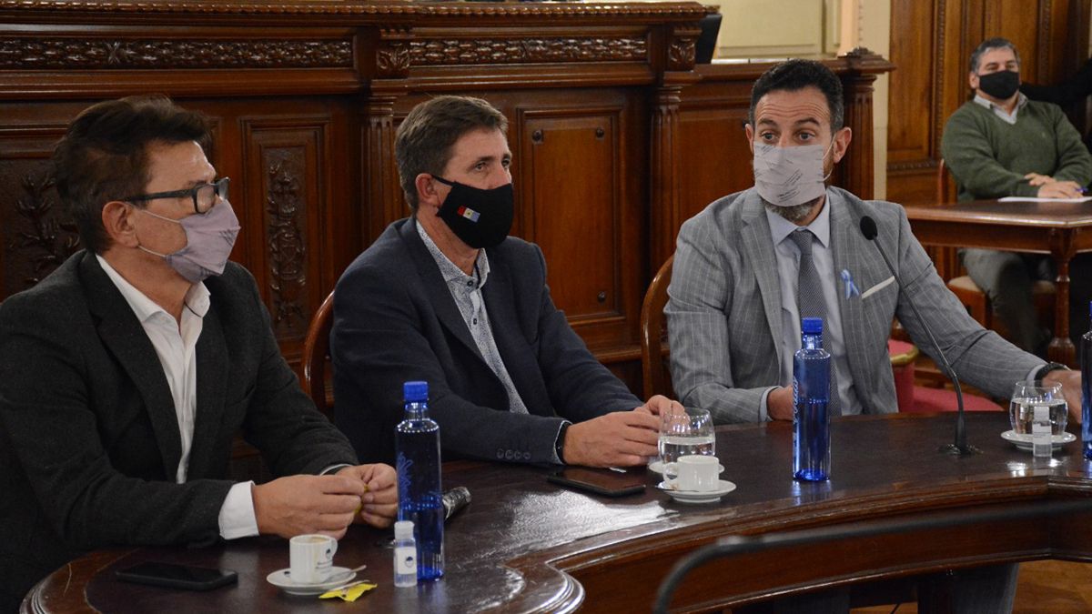 El funcionario volvió a reclamar a los legisladores el tratamiento de proyectos de interés para el gobierno. “Al gobierno le interesa el debate de los temas que hay, y los proyectos de cada fuerza, pero solicitamos correspondencia con los Menajes que envía el Ejecutivo”, remarcó.