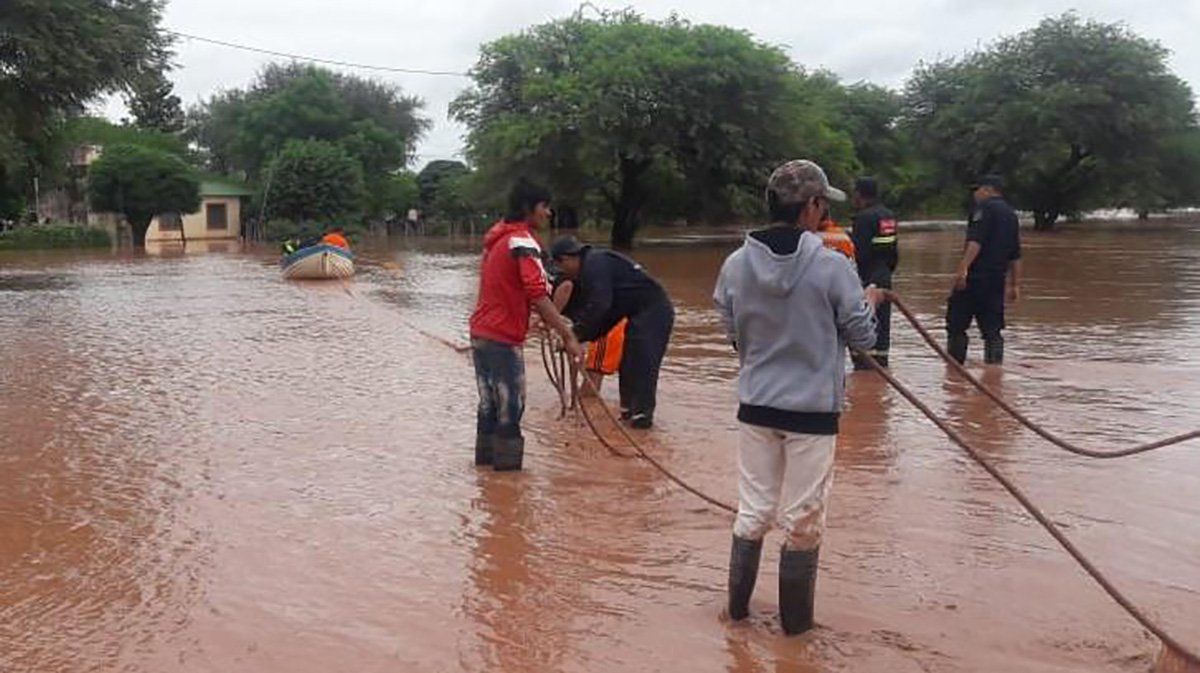 Por inundaciones