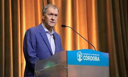 Schoiaretti publicó una serie de tuits en los que explicó el contenido de la reunión, bajo el hashtag #CompromisoConElCampo. Schoiaretti publicó una serie de tuits en los que explicó el contenido de la reunión, bajo el hashtag #CompromisoConElCampo.