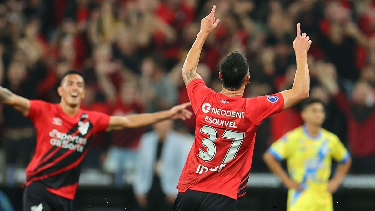 Lucas Esquivel marcó su primer gol internacional en su carrera y además