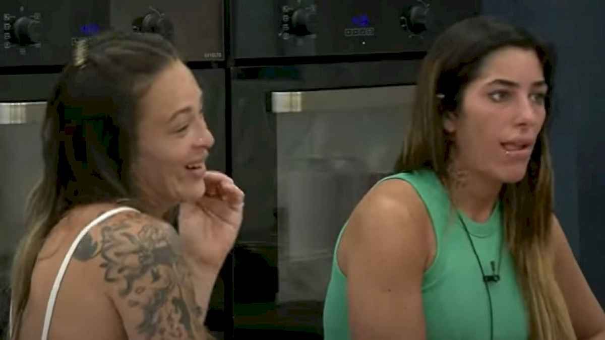 Catalina Gorostidi y Agostina Spinelli eran amigas dentro de Gran Hermano, pero se distanciaron por el juego. Catalina Gorostidi y Agostina Spinelli eran amigas dentro de Gran Hermano, pero se distanciaron por el juego. 