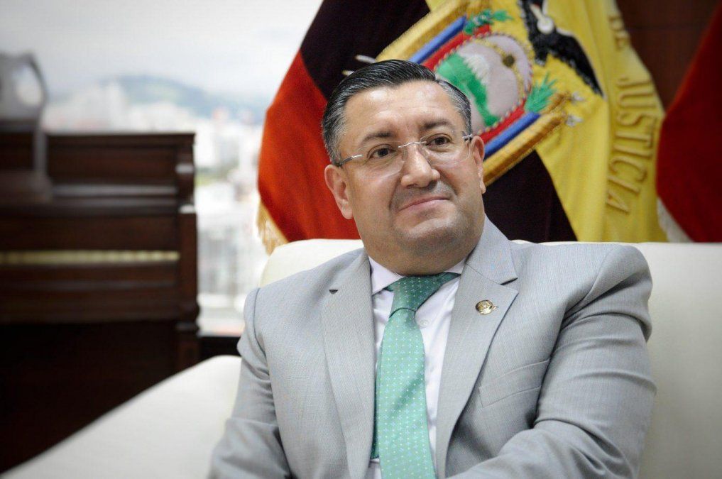 El presidente de la Corte Nacional de Justicia de Ecuador, Iván Saquicela, anunció que firmó la orden de extradición contra el exmandatario.