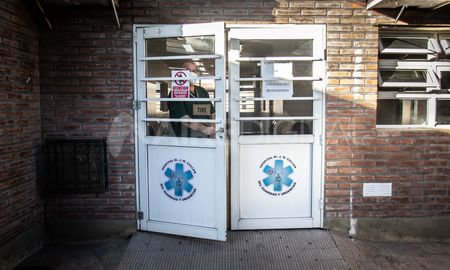 El paciente de Santa Rosa de Calchines llegó, incluso, al hospital Cullen, que ahora tiene dos profesionales de la salud aislados. El paciente de Santa Rosa de Calchines llegó, incluso, al hospital Cullen, que ahora tiene dos profesionales de la salud aislados.