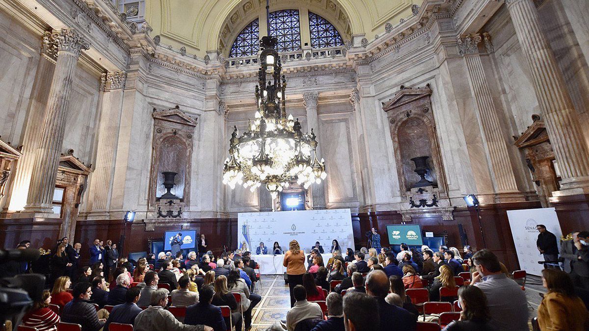 La reunión, pedida por la bancada de Diputados del Frente de Todos (FdT), se realizó a puertas cerradas y cada legislador debió dejar su celular en la puerta del Salón Provincias.