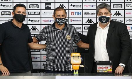 Ramón Díaz fue despedido de Botafogo sin poder debutar en el cargo de entrenador. Ramón Díaz fue despedido de Botafogo sin poder debutar en el cargo de entrenador.