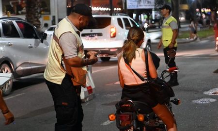En este caso, 33 autos y 6 motos fueron retenidos por arrojar resultados positivos de presencia de alcohol en sangre en su conductor. En este caso, 33 autos y 6 motos fueron retenidos por arrojar resultados positivos de presencia de alcohol en sangre en su conductor.