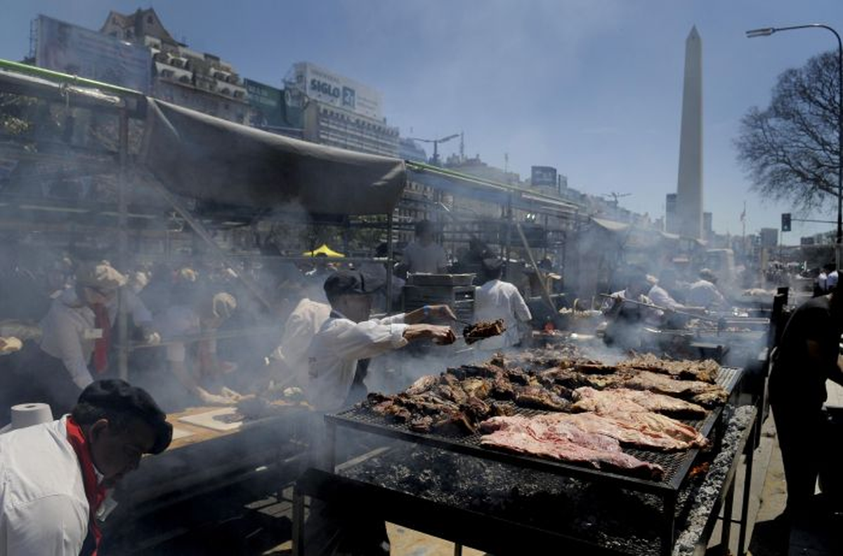 El asado es típico de Argentina.