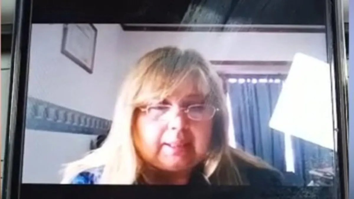 Una docente negó la existencia del covid frente a los padres de sus alumnos