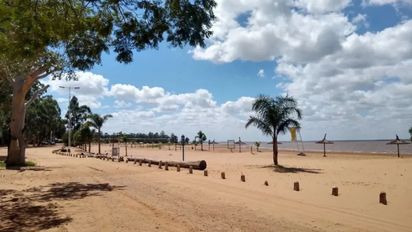 Ni Colón ni Gualeguaychú: la playa oculta de Entre Ríos con arena dorada y un entorno natural