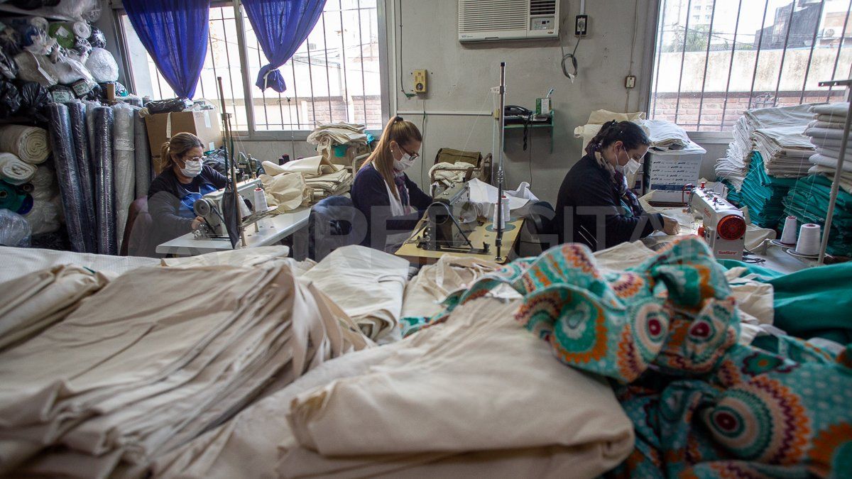 Son aproximadamente 470 empleados menos por covid y licencias, de una plantilla de aproximadamente 1600 trabajadores.