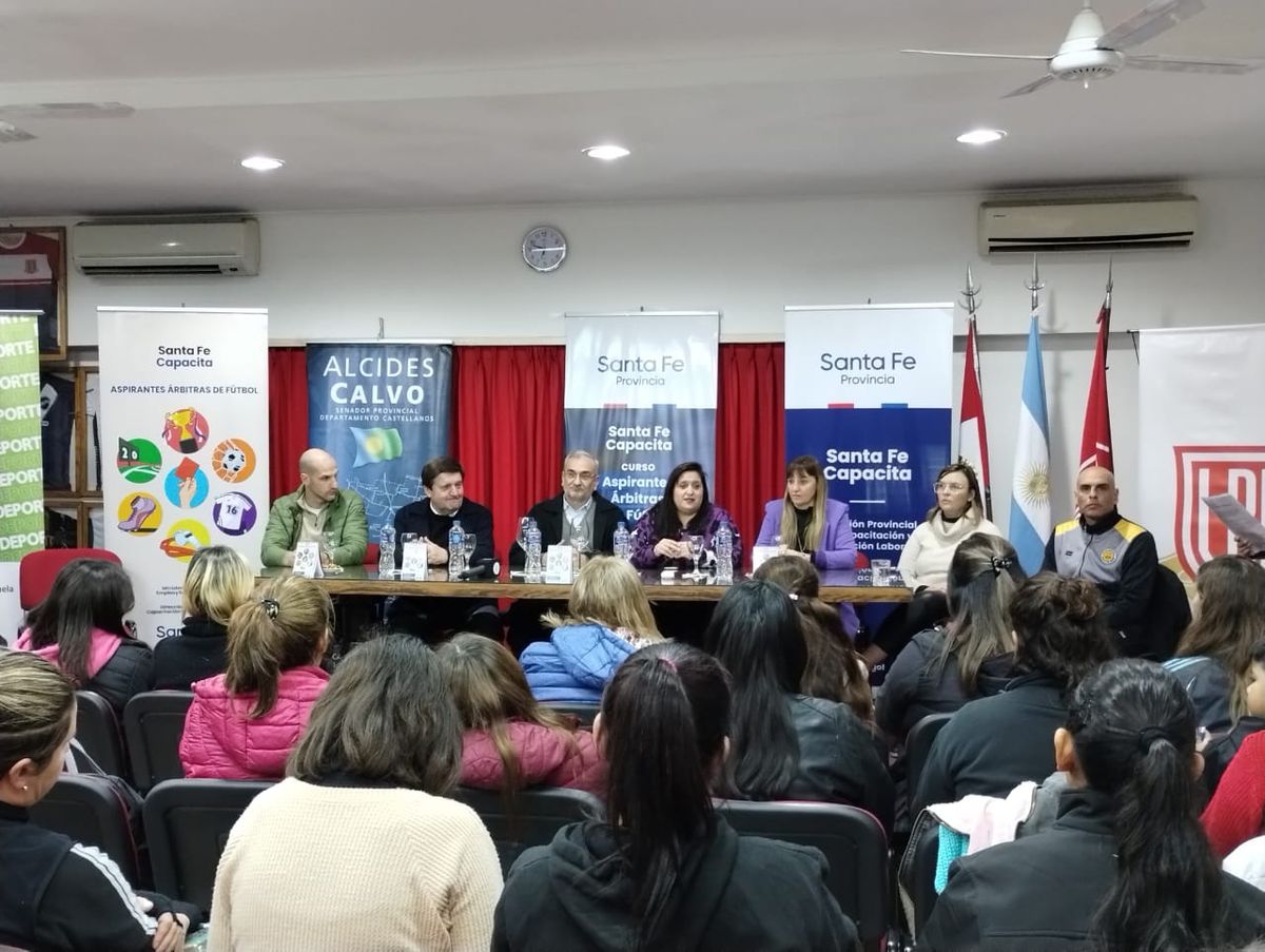 La iniciativa del gobierno provincial esorganizada de manera conjunta con la Federación Santafesina de Fútbol y laCooperativa de Árbitros.