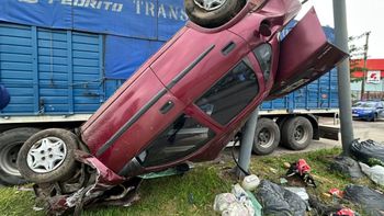 Un automóvil y un camión protagonizaron un impactante choque en avenida Blas Parera.