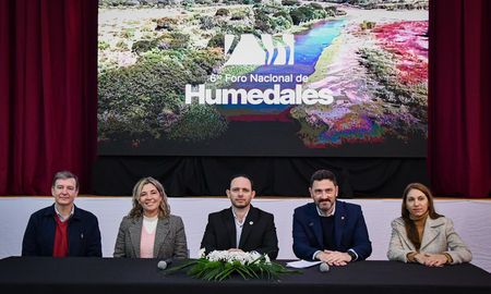 El ministro Enrique Estévez inauguró la sexta edición del Foro Nacional de Humedales en la provincia de Santa Fe. El ministro Enrique Estévez inauguró la sexta edición del Foro Nacional de Humedales en la provincia de Santa Fe.